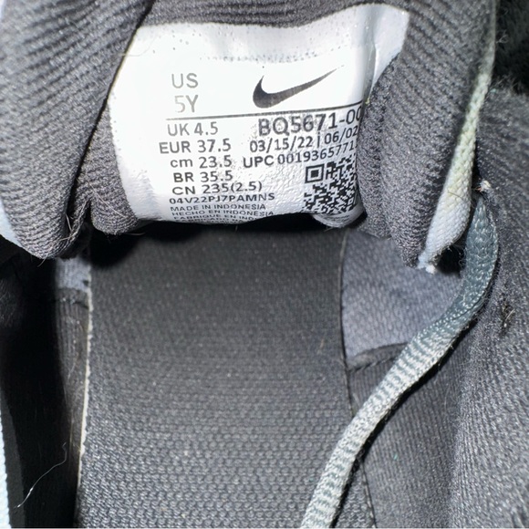 Nike Girls Revolution 5 BQ5671-008 Gray Running Shoes Sneakers Size 5Y - Picture 8 of 9